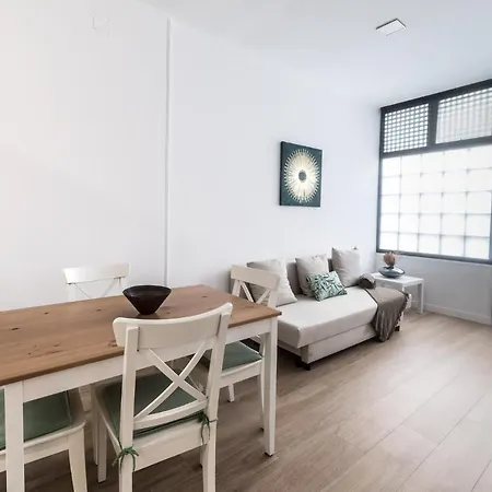 Moonkey - Apto. Albeniz, Con Acogedor Patio Apartment