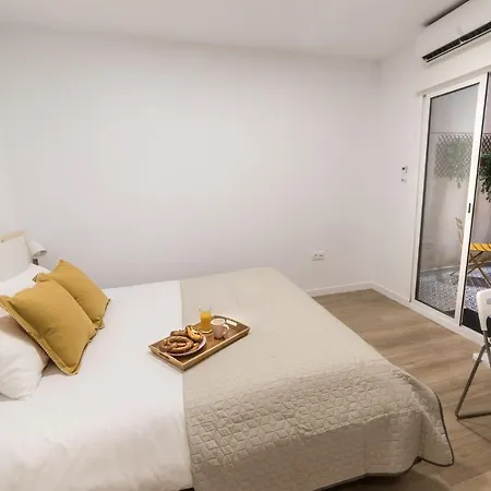 Moonkey - Apto. Albeniz, Con Acogedor Patio Apartament *