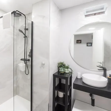 Διαμέρισμα Moonkey - Apto. Albeniz, Con Acogedor Patio